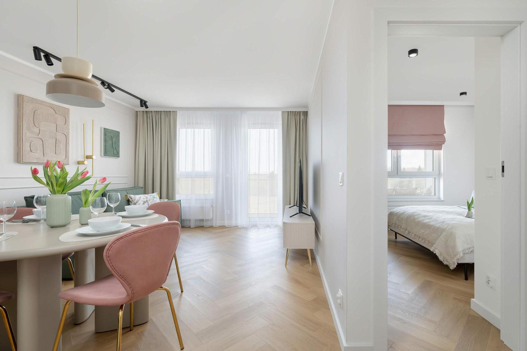 Kolumba Charming With Balcony & Parking In By Renters Apartament *
