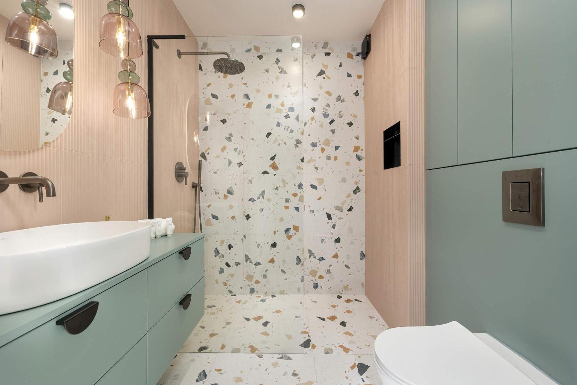 Kolumba Charming With Balcony & Parking In By Renters Apartament *