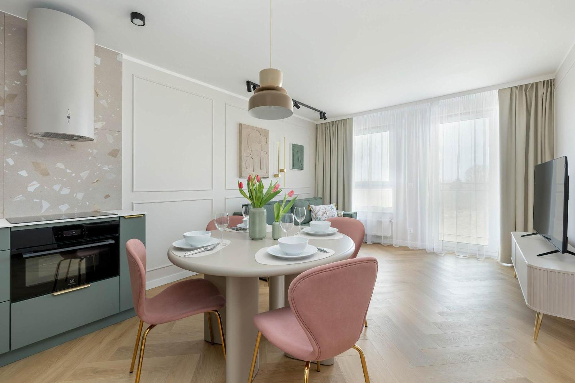 Kolumba Charming With Balcony & Parking In By Renters