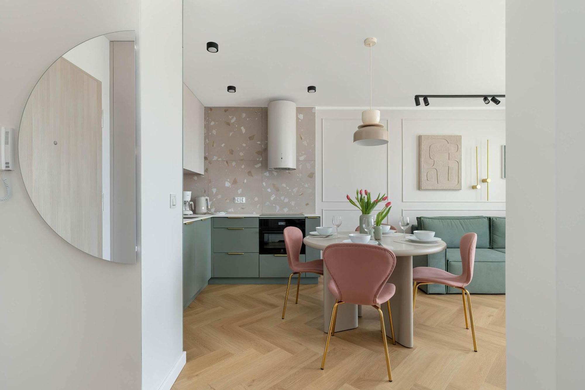 Kolumba Charming With Balcony & Parking In By Renters Apartament *