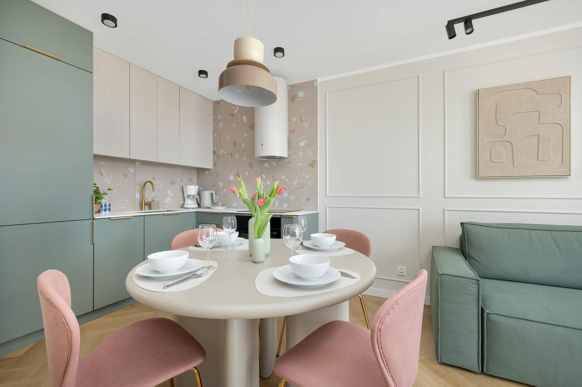 Kolumba Charming With Balcony & Parking In By Renters Apartament