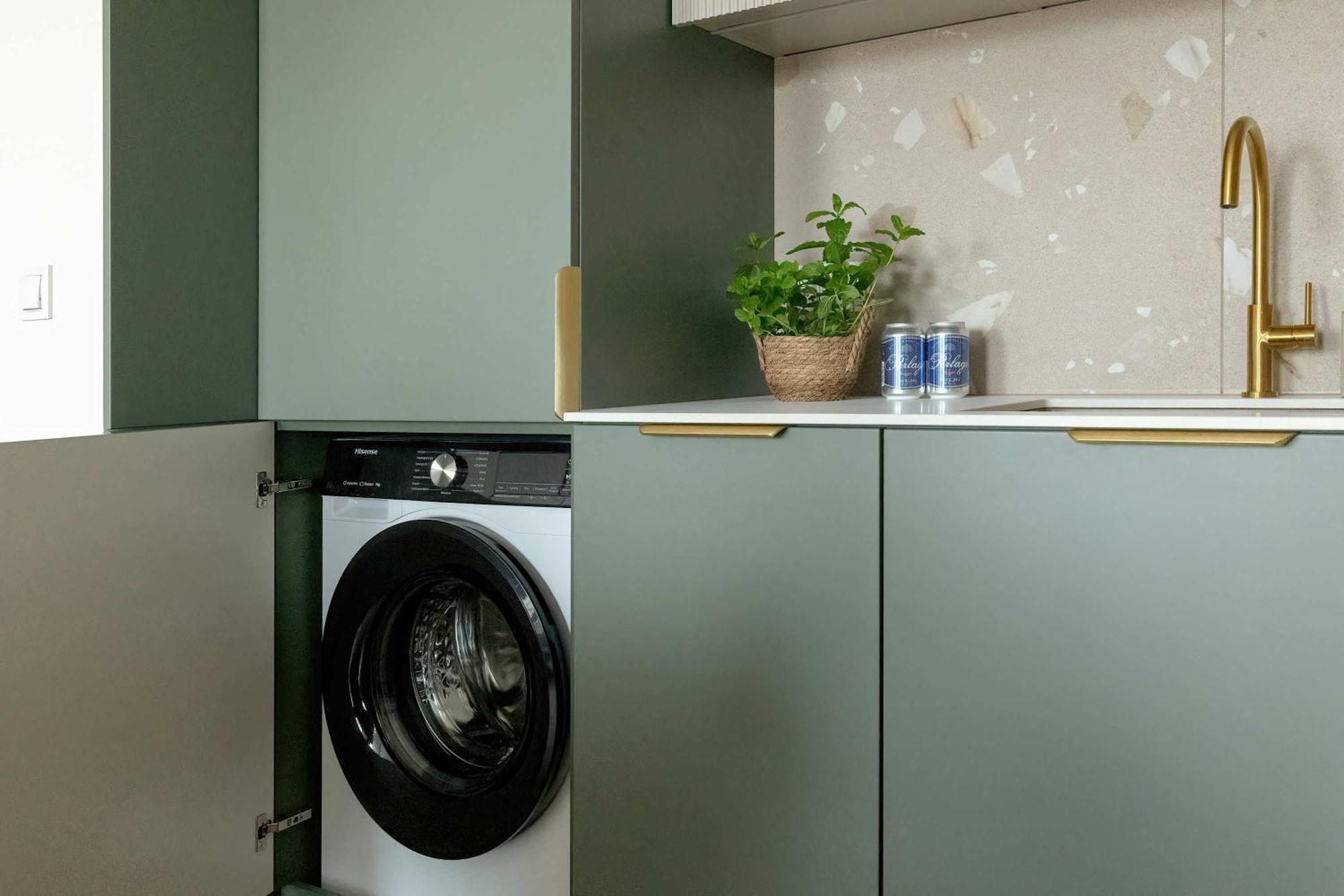 Kolumba Charming With Balcony & Parking In By Renters