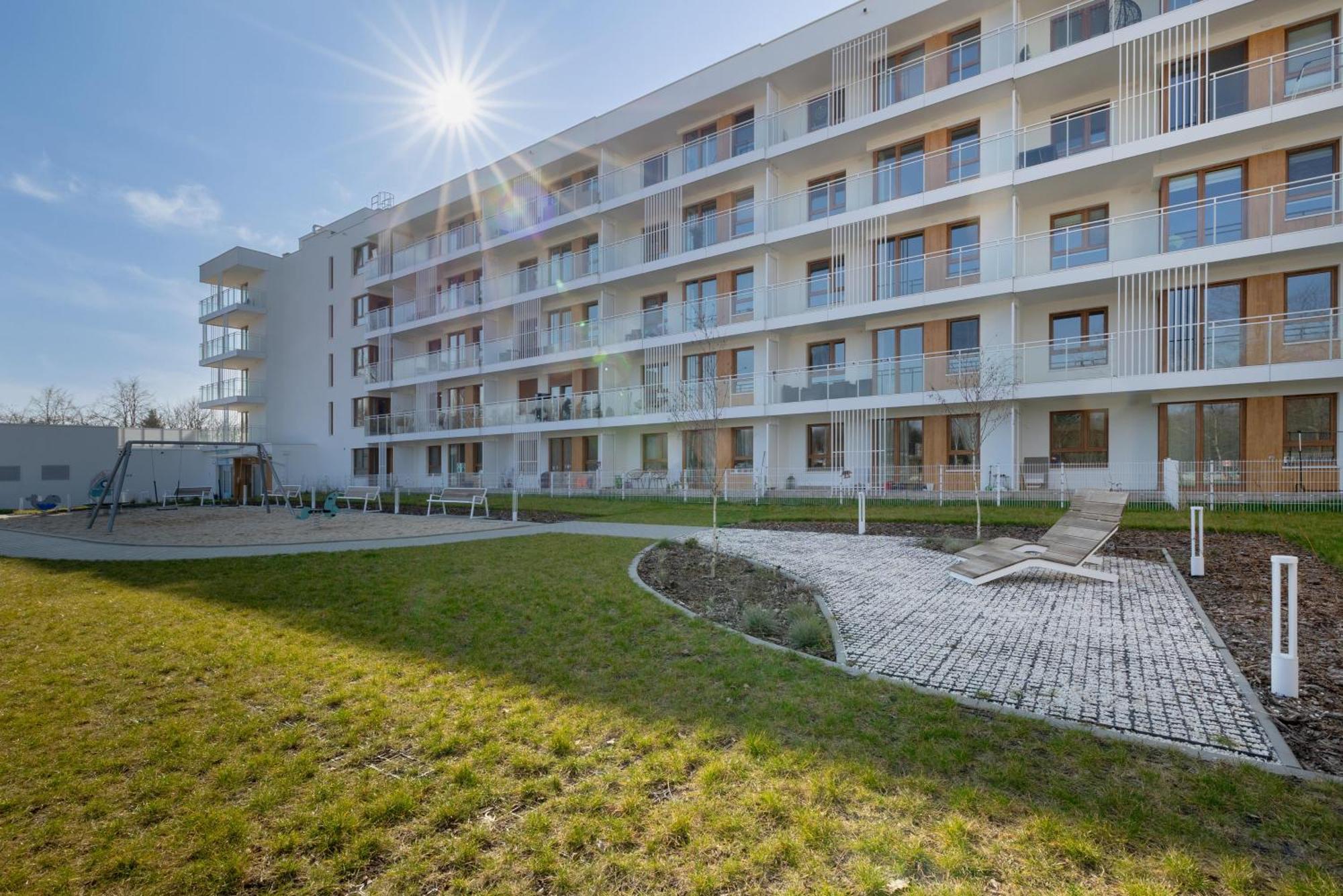 Kolumba Charming With Balcony & Parking In By Renters * Kołobrzeg